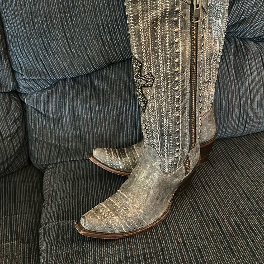 Corral Gray Women’s Western Boot Crystal and Stud Details Size 8 1/2